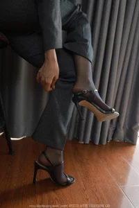 Sophisticated Fashion Showcase: IESS SXJ No.1684 Featuring Xiao Jin - image 20