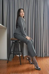 Sophisticated Fashion Showcase: IESS SXJ No.1684 Featuring Xiao Jin - image 56