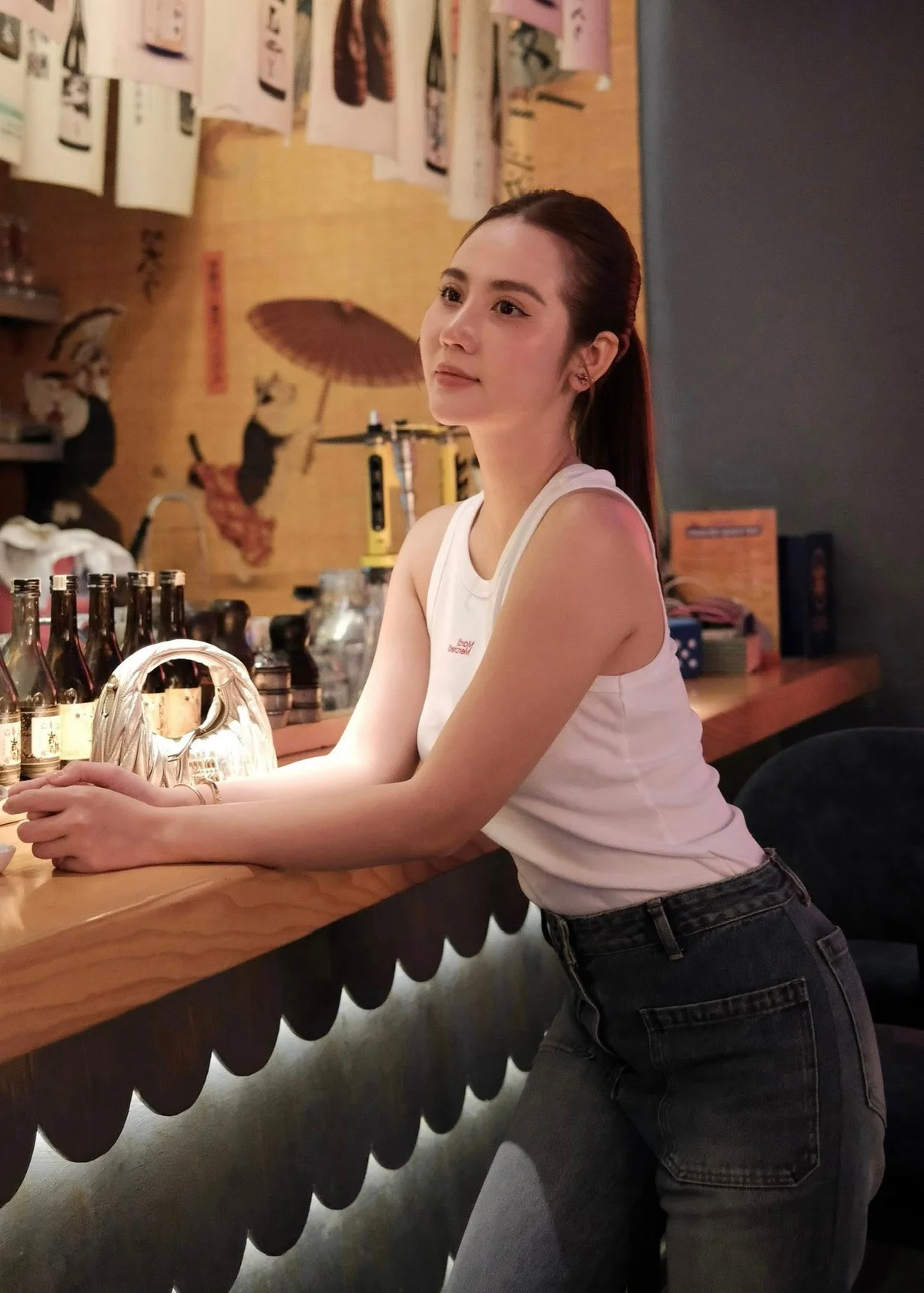 Vietnamese Actress Huyen Lizzie Shines with Timeless Beauty at Age 35