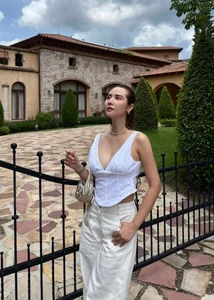 Vietnamese Actress Huyen Lizzie Shines with Timeless Beauty at Age 35 - image 2