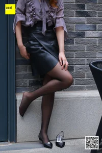 Urban Elegance: Zi Zi in IESS Sixiangjia 243 Street Style Stockings Photography - image 52