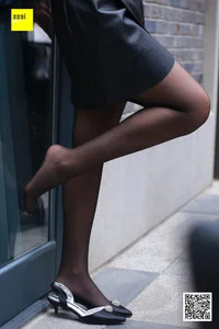Urban Elegance: Zi Zi in IESS Sixiangjia 243 Street Style Stockings Photography - image 76