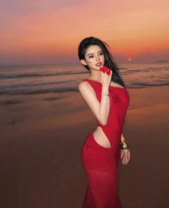 Ethereal Beach Portraits: Saigon Influencer Captivates with Mystical Coastal Photography Style - image 6