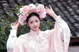 Timeless Elegance in Blue: YiTuYu Art Language Vol.6469 Zhao Qian Portrait - image 22