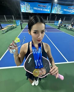 Trending Fitness Influencer Sparks Debate with Intense 8-Hour Daily Pickleball Routine and Stunning Athletic Physique - image 5