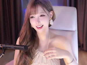 Cosplay and Charisma: Popular Streamer Shines as Event MC in Captivating Style - image 9