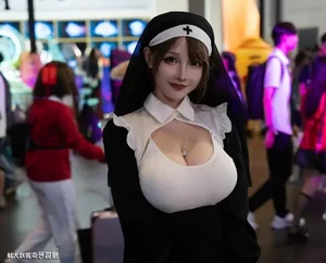Cosplay and Charisma: Popular Streamer Shines as Event MC in Captivating Style - image 2