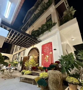 Actress Van Trang Transforms Villa into a Romantic Haven for Anniversary - image 25