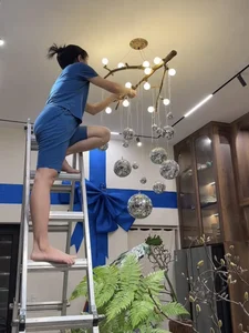 Actress Van Trang Transforms Villa into a Romantic Haven for Anniversary - image 1