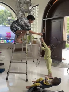 Actress Van Trang Transforms Villa into a Romantic Haven for Anniversary - image 5
