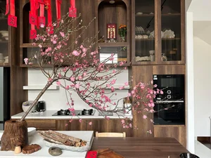 Actress Van Trang Transforms Villa into a Romantic Haven for Anniversary - image 21