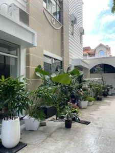 Actress Van Trang Transforms Villa into a Romantic Haven for Anniversary - image 13