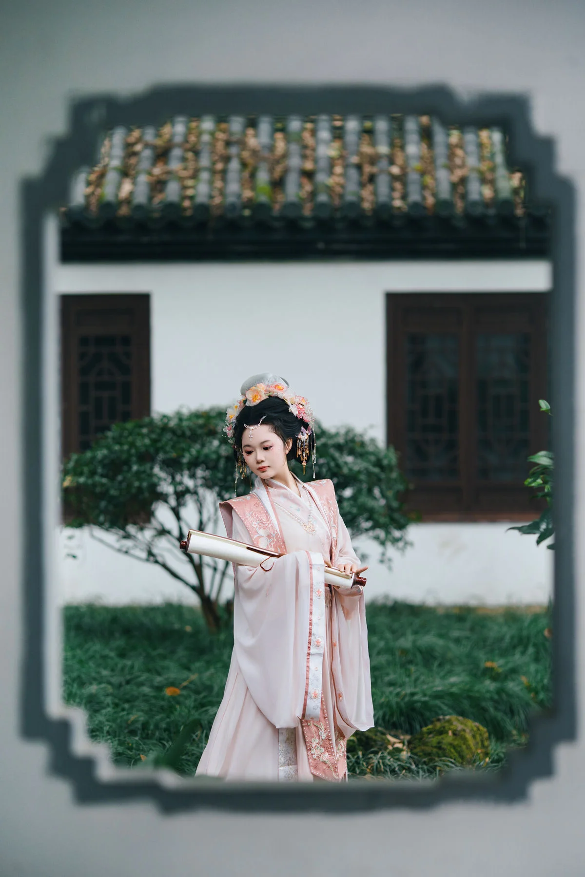 Jiao Tang Ma Qi Duo: Graceful Hanfu Beauty Amidst Spring Blossoms, YiTuYu Vol.8761