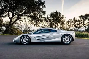 Rare McLaren F1: The Legendary Three-Seater Supercar and Ultimate Barn Find Worth a Fortune - image 6