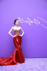 Red Carpet Elegance: Rising Stars and Modern Fashion Trends at the Latest Celebrity Gala - image 7