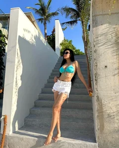 Miss Ky Duyen and Top Celebrities Flaunt Stunning Bikini Looks During Festive Holiday Getaways - image 7