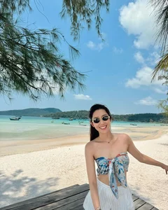 Miss Ky Duyen and Top Celebrities Flaunt Stunning Bikini Looks During Festive Holiday Getaways - image 5