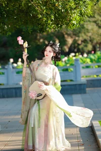 YiTuYu Art Language Vol.7579 Yu Xiao Li Lili: A Visual Symphony of Elegance and Creative Expression - image 18