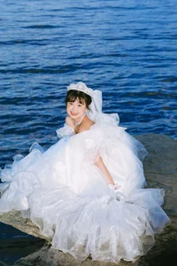 YiTuYu Art Language Vol.10242 Featuring Gui Gui: A Stunning 17-Photo Portrait Gallery of Elegance and Style - image 9