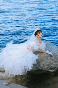 YiTuYu Art Language Vol.10242 Featuring Gui Gui: A Stunning 17-Photo Portrait Gallery of Elegance and Style - image 2