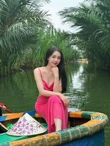Exploring Quynh Kool's Elegant Off-Shoulder Fashion Style and Captivating Charm - image 4