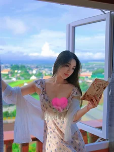 Exploring Quynh Kool's Elegant Off-Shoulder Fashion Style and Captivating Charm - image 1