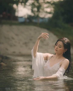 Ethereal Beauty: The Goddess-Like Forest Photoshoot Trends - image 10