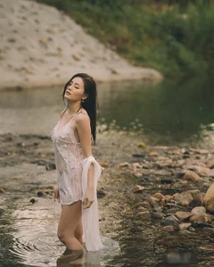 Ethereal Beauty: The Goddess-Like Forest Photoshoot Trends - image 0