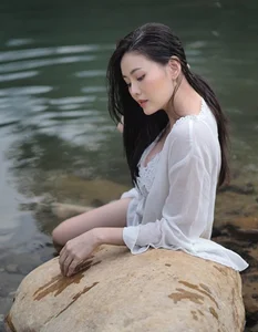 Ethereal Beauty: The Goddess-Like Forest Photoshoot Trends - image 5