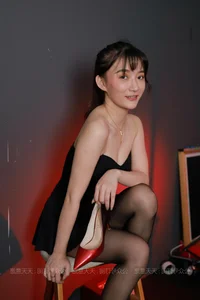 IESS Model Qiu Qiu: Neon Lights and Urban Glamour - image 39