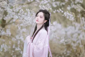 YiTuYu Vol.8754: Chi Yan Zai Zhe Li - Ethereal Ancient Beauty Amidst White Blossoms - image 12