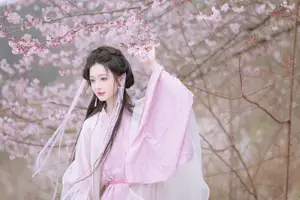 YiTuYu Vol.8754: Chi Yan Zai Zhe Li - Ethereal Ancient Beauty Amidst White Blossoms - image 3