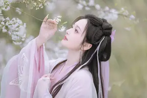 YiTuYu Vol.8754: Chi Yan Zai Zhe Li - Ethereal Ancient Beauty Amidst White Blossoms - image 8