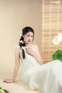 Elegant Beauty: The Viral Hot Girl Teacher Showcases Grace in Traditional Vietnamese Yem Dress - image 0
