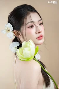 Elegant Beauty: The Viral Hot Girl Teacher Showcases Grace in Traditional Vietnamese Yem Dress - image 1