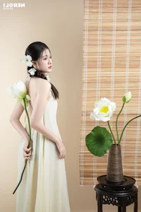 Elegant Beauty: The Viral Hot Girl Teacher Showcases Grace in Traditional Vietnamese Yem Dress - image 8