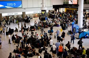Global Tech Outage Causes Chaos: Travelers Stranded at Airports Due to Blue Screen Error - image 10