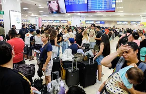 Global Tech Outage Causes Chaos: Travelers Stranded at Airports Due to Blue Screen Error - image 1