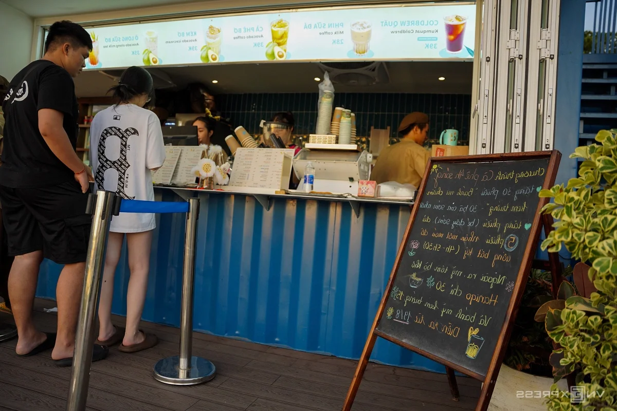 Experience the Magic of a Han River Sunrise at 4 AM: Da Nang’s Best Early Morning Coffee Spots