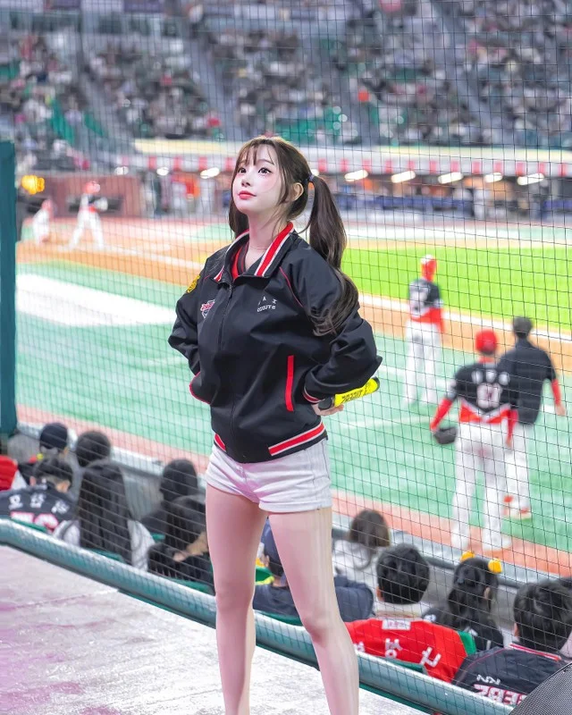 South Korean Cheerleading Goddess Sparks Viral Debate Over Bold New Performance Routine