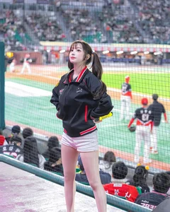 South Korean Cheerleading Goddess Sparks Viral Debate Over Bold New Performance Routine - image 0