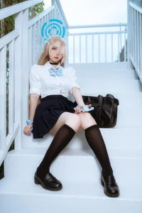 Captivating Asuna Ichinose Cosplay by Er Zuo Nisa: Blue Archive Student Uniform Edition - High-Quality Anime Character Inspiration - image 5