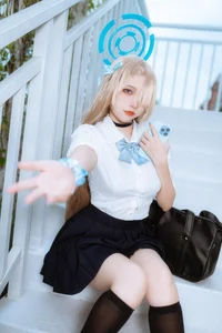 Captivating Asuna Ichinose Cosplay by Er Zuo Nisa: Blue Archive Student Uniform Edition - High-Quality Anime Character Inspiration - image 14