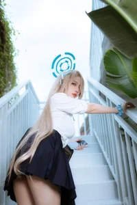 Captivating Asuna Ichinose Cosplay by Er Zuo Nisa: Blue Archive Student Uniform Edition - High-Quality Anime Character Inspiration - image 12