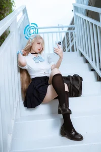 Captivating Asuna Ichinose Cosplay by Er Zuo Nisa: Blue Archive Student Uniform Edition - High-Quality Anime Character Inspiration - image 3