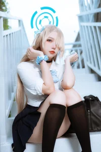 Captivating Asuna Ichinose Cosplay by Er Zuo Nisa: Blue Archive Student Uniform Edition - High-Quality Anime Character Inspiration - image 9