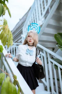 Captivating Asuna Ichinose Cosplay by Er Zuo Nisa: Blue Archive Student Uniform Edition - High-Quality Anime Character Inspiration - image 17