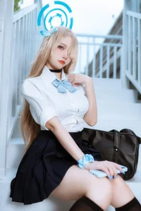Captivating Asuna Ichinose Cosplay by Er Zuo Nisa: Blue Archive Student Uniform Edition - High-Quality Anime Character Inspiration - image 13