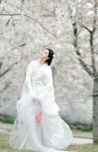 Ethereal Beauty of Sui Sui Ru Yi in YiTuYu Art Language Vol.8880 Amidst Blossoms - image 11