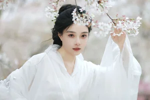Ethereal Beauty of Sui Sui Ru Yi in YiTuYu Art Language Vol.8880 Amidst Blossoms - image 8